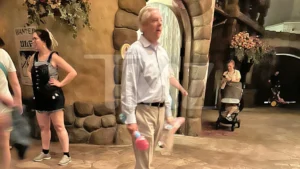 Sen. Lindsey Graham Calls Shotgun On His Disney Image … What Bubble Wand???