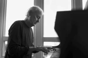 Bruce Hornsby Releases "Indigo Park," An Unplanned Masterpiece Born from Creative Resistance