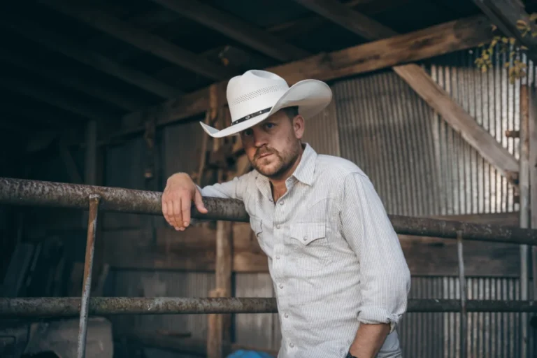 Justin Moore Returns to the Stage After 30 Days in Rehab, Commits to Helping Others