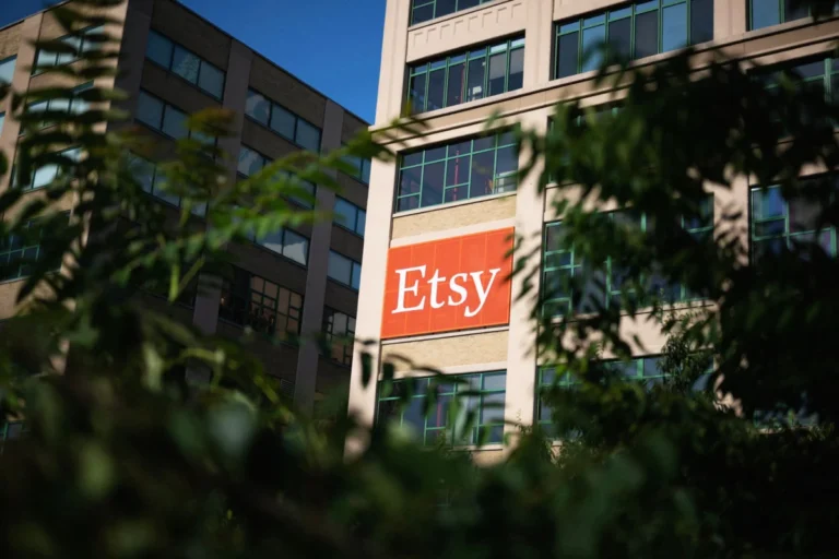 The Great Artisan Exodus: How AI-Generated Content and Corporate Policy Shifts are Transforming Etsys Marketplace