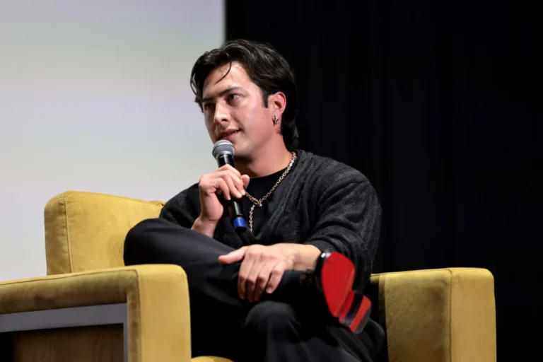 Hudson Williams discusses the surreal experience of returning to the set of Heated Rivalry for its highly anticipated second season