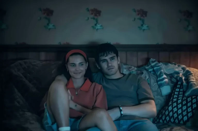 Streaming Services Curate Autumn Lineup Featuring Vintage Classics and Modern Blockbusters